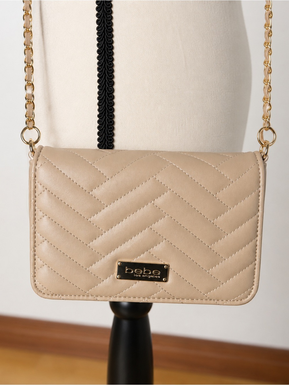 Bebe Los Angeles Quilted Crossbody Wallet Bag Taupe Gold Chain Y2K